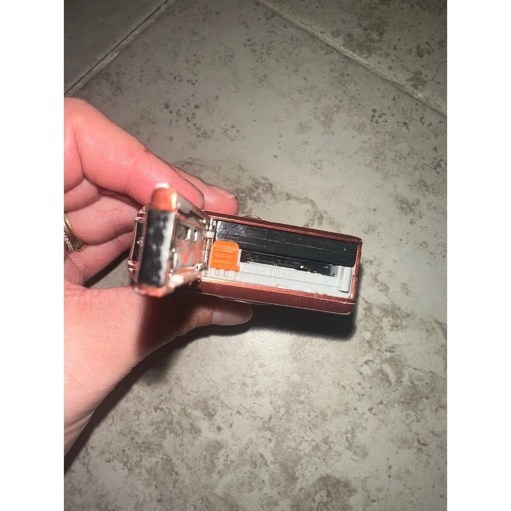Kodak‎ EasyShare M763 Digital Camera 7.2MP 3x Optical Zoom Orange Untested As Is